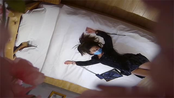 偷拍流出:热恋情侣宾馆开房激情啪啪,娇喘不断水声四溅